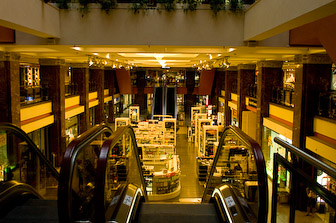 Внутри ЦУМ-а